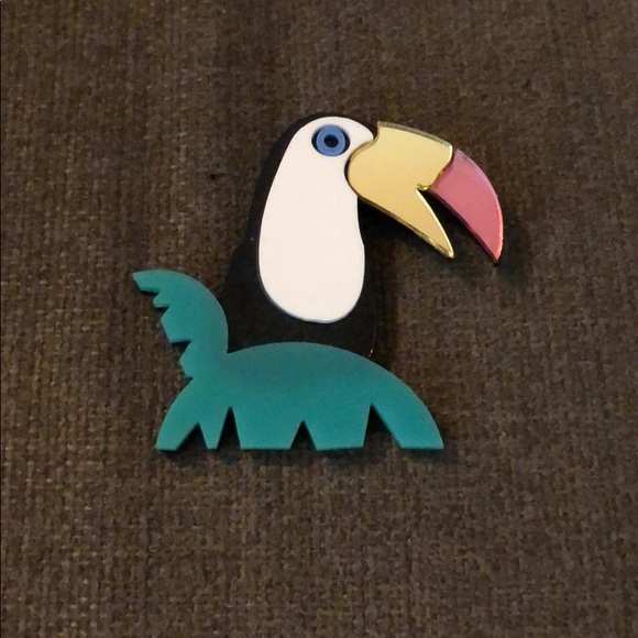 Jewelry - Toucan mirrored multi color brooch